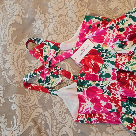 NWT Vineyard Vines fit and flare dress - Picture 3 of 4